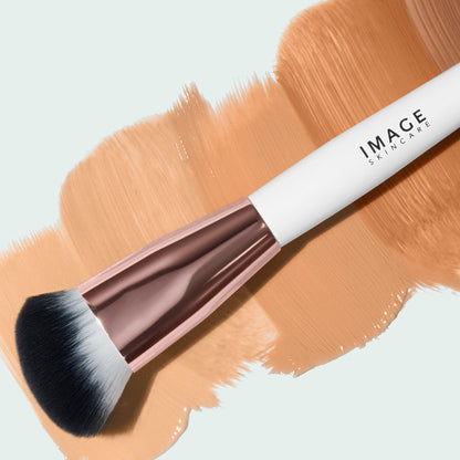 I BEAUTY - Flawless Foundation Brush